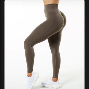 Alphalete Amplify Legging - mocha